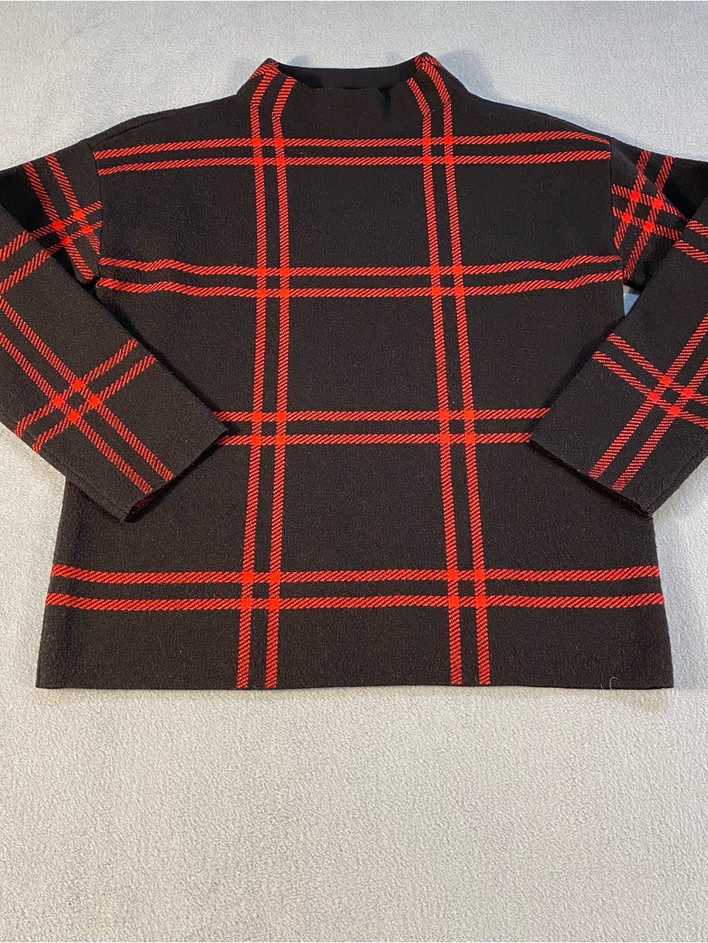 Ann Taylor petite women’s black & red plaid fleece Sweater, size SP